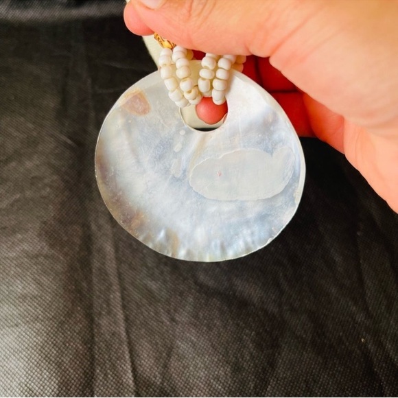 Elegant Beaded Necklace with Shell Pendant - Picture 7 of 7
